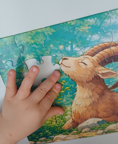 Petite mains d'enfants sur puzzle 35 pieces 